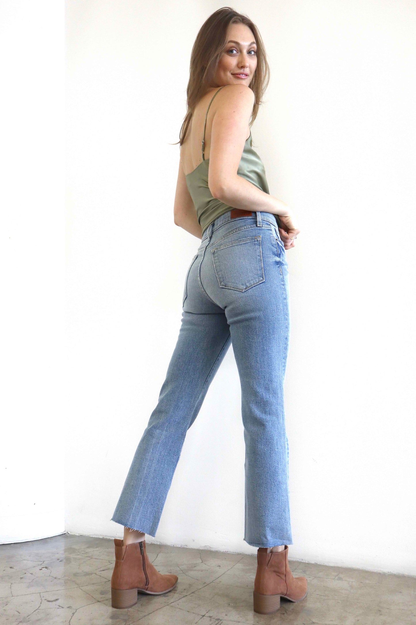 Marilyn High Rise (Light wash indigo)